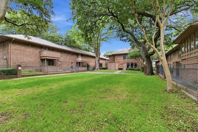 Building Photo - 10566 High Hollows Dr