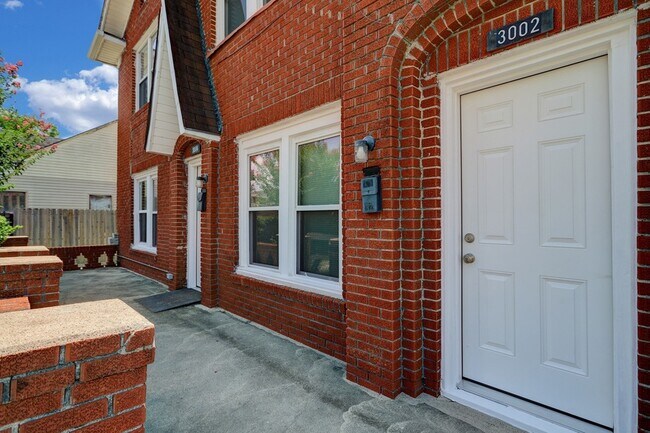 Building Photo - 3004 Isabella St