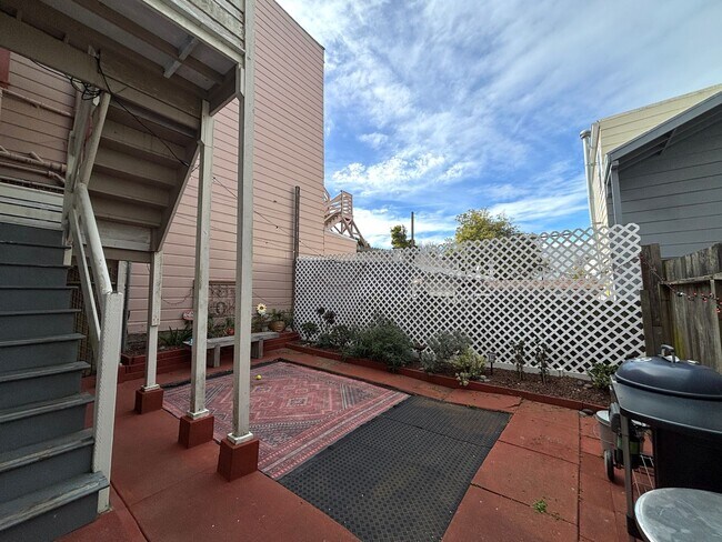 Building Photo - 311-315-315 19th Ave