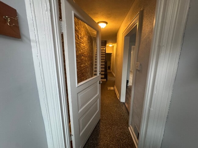 Building Photo - Charming and spacious 5BR Home in East Liberty