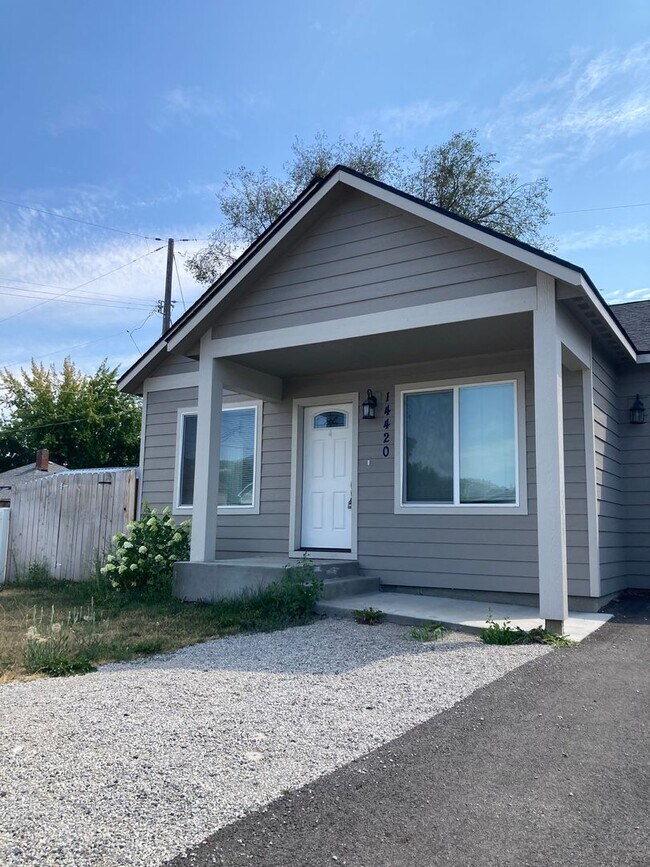 Building Photo - MP132 - 14418-14420 E Heroy