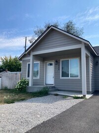 Building Photo - MP132 - 14418-14420 E Heroy