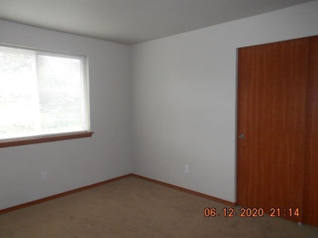 Building Photo - 3bd 2 1/2ba Home With garage