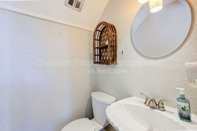 Building Photo - 2100 Tanglewilde St