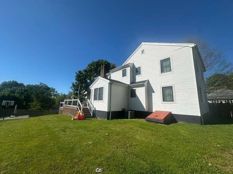 Building Photo - 1790 Stratfield Rd