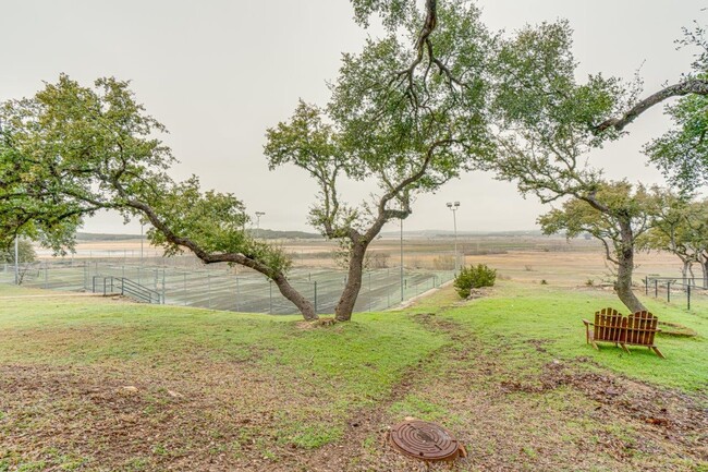 A country tennis court - 2004 Lakeland Dr