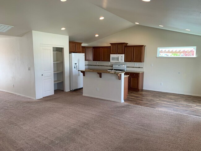 Building Photo - Newer single family home in Nampa!!!