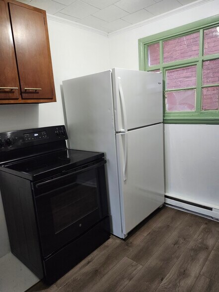 Primary Photo - 1052 3rd Ave