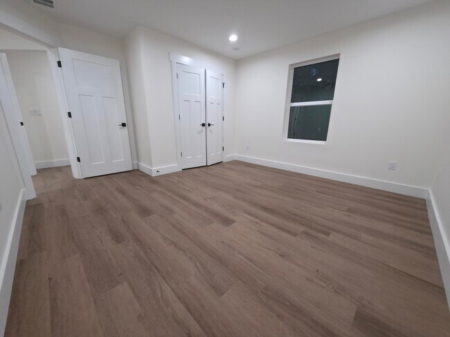 Building Photo - 4699 Meadow Lake Dr