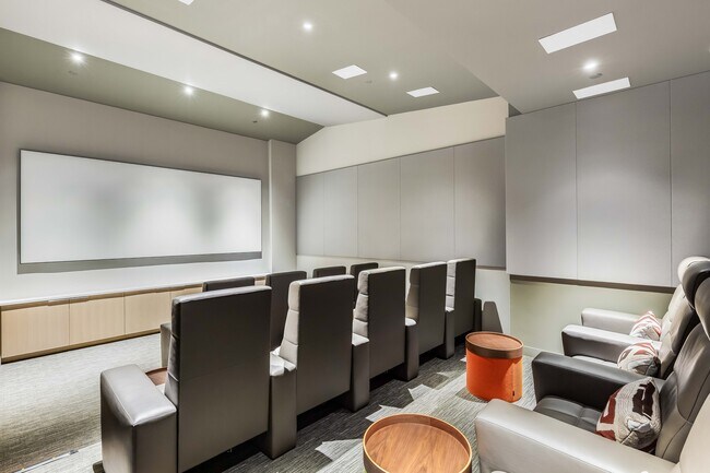 Building Photo - 1001 Queen St