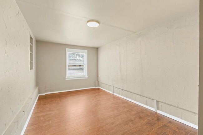 Building Photo - Charming 3-Bedroom Home Near the Rose Dist...