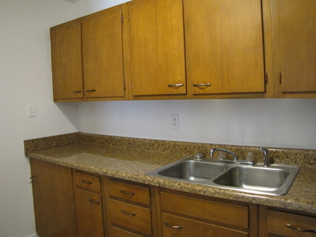 Building Photo - 307 W Delafield Ave