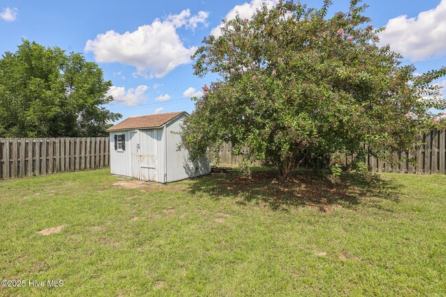 Building Photo - 215 Bonanza Dr