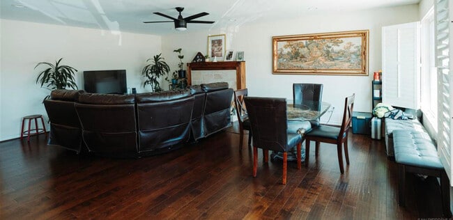 Building Photo - 2415 E 20th St