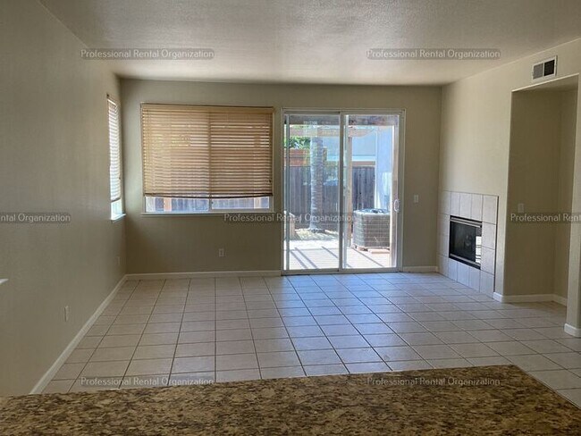 Building Photo - Large family home in desirable area