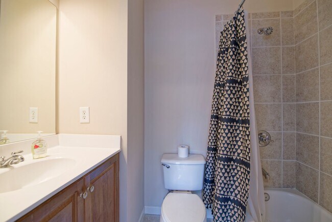 Building Photo - 2665 Rivers Edge Dr NE