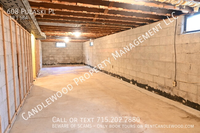 Building Photo - Pet Friendly 3 Bedroom Single Family Home ...