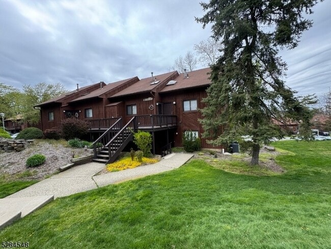 Building Photo - 5 Sugar Loaf Ct