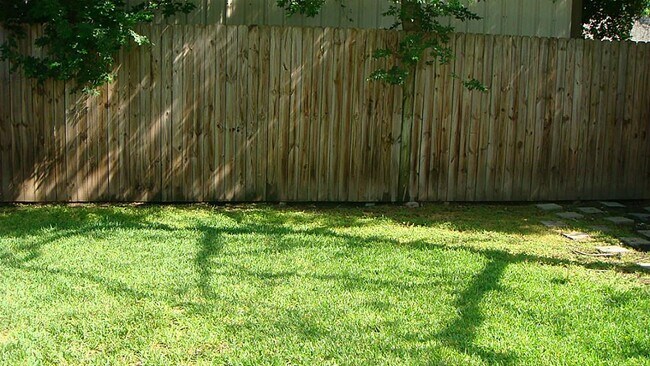 Building Photo - 112 Robert Lee Rd