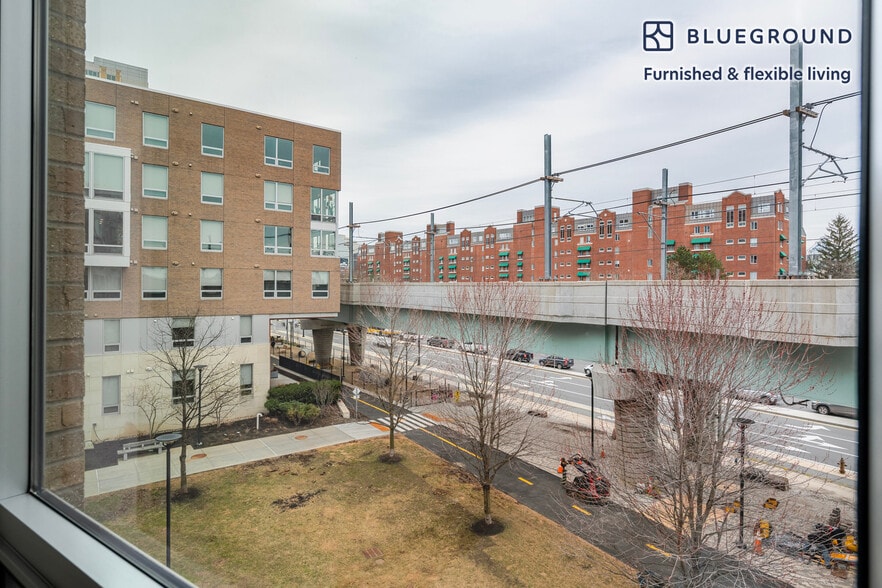 Building Photo - 5 Glassworks Ave