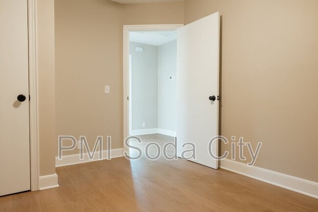 Building Photo - 332 Guilford St