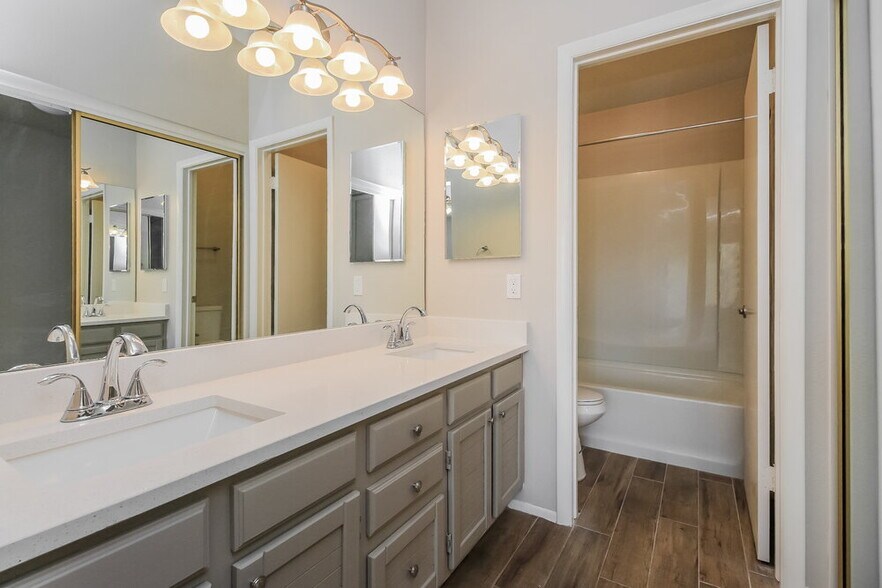 Building Photo - 1338 N Brittany Ln