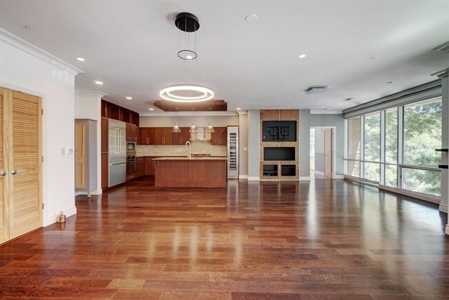 Building Photo - 1600 Barton Springs Rd