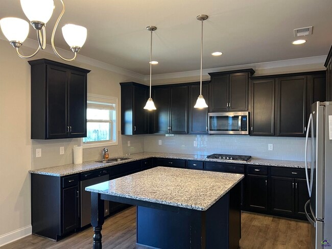 Building Photo - 105 Lacey Oak Ln