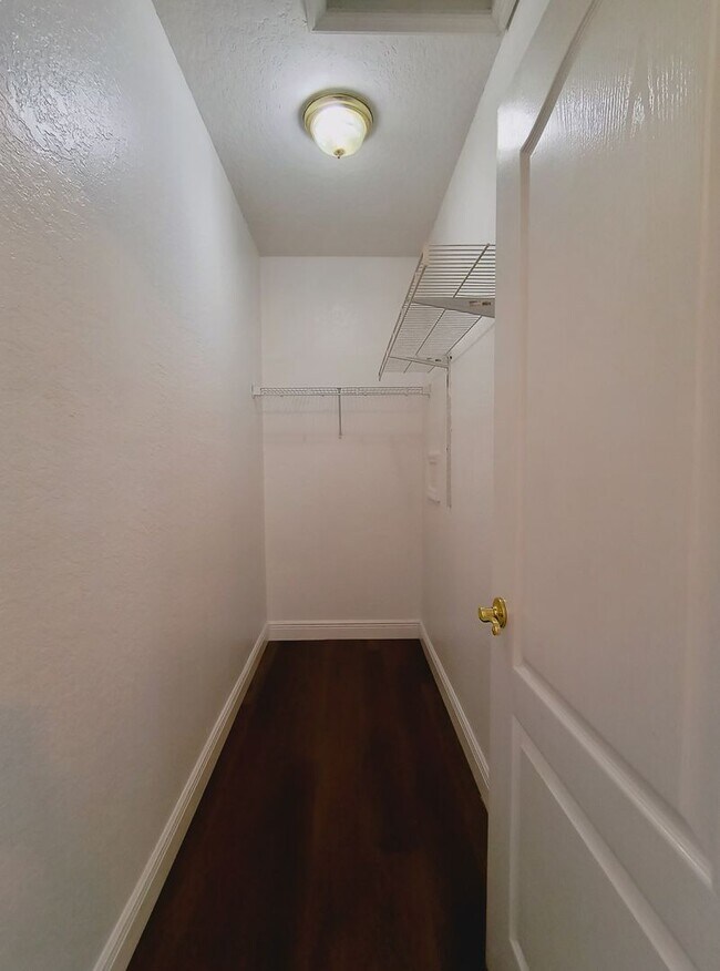 Building Photo - Beautiful 3 Bedroom 2 Bathroom Bungalow in...