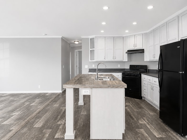Building Photo - 4562 Iris Ln