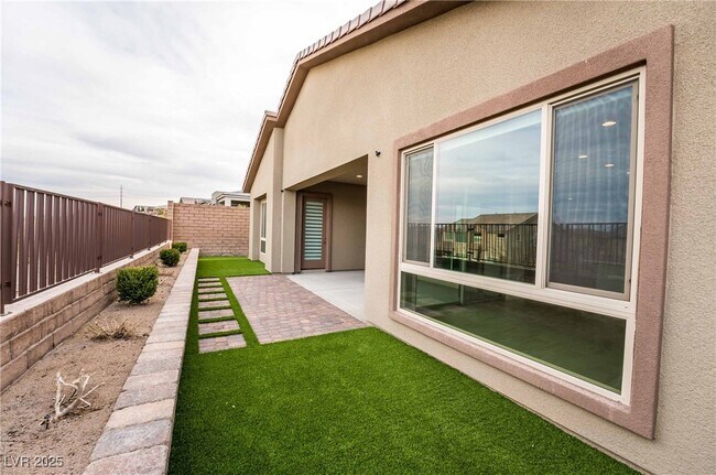 Building Photo - 3020 Full Lotus Dr