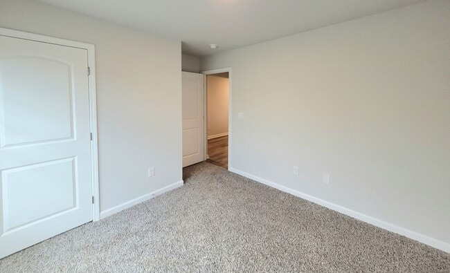 Building Photo - ATHENS - MOVE IN READY - NEW BUILD