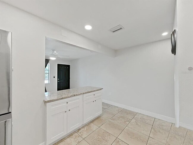 Building Photo - 2501 Harn Blvd