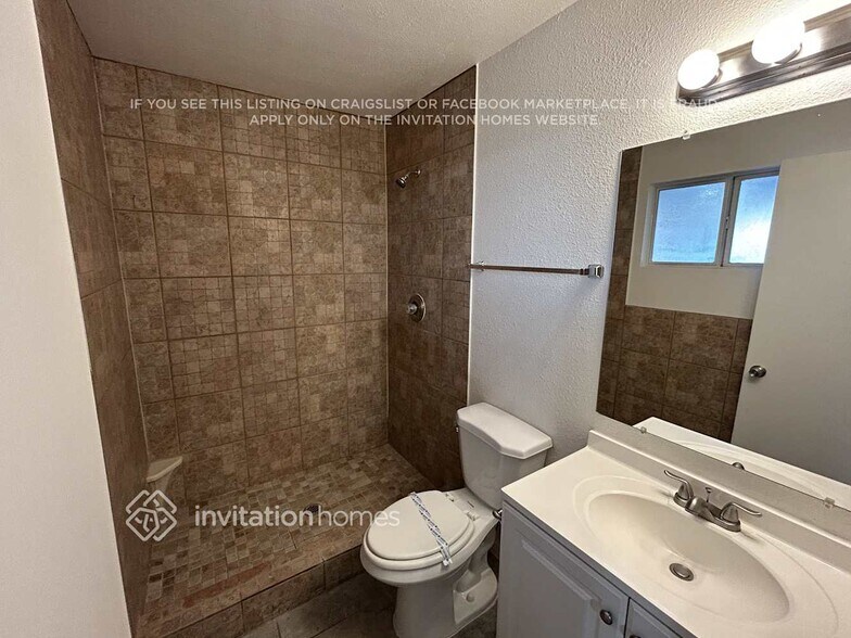 Building Photo - 3807 N 84th Ln