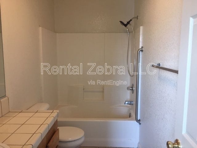 Building Photo - 936 W 13th St