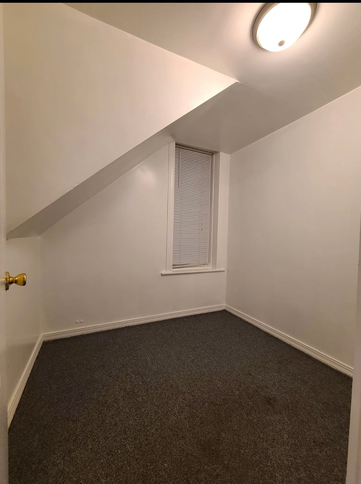 Building Photo - 1235 N Artesian Ave