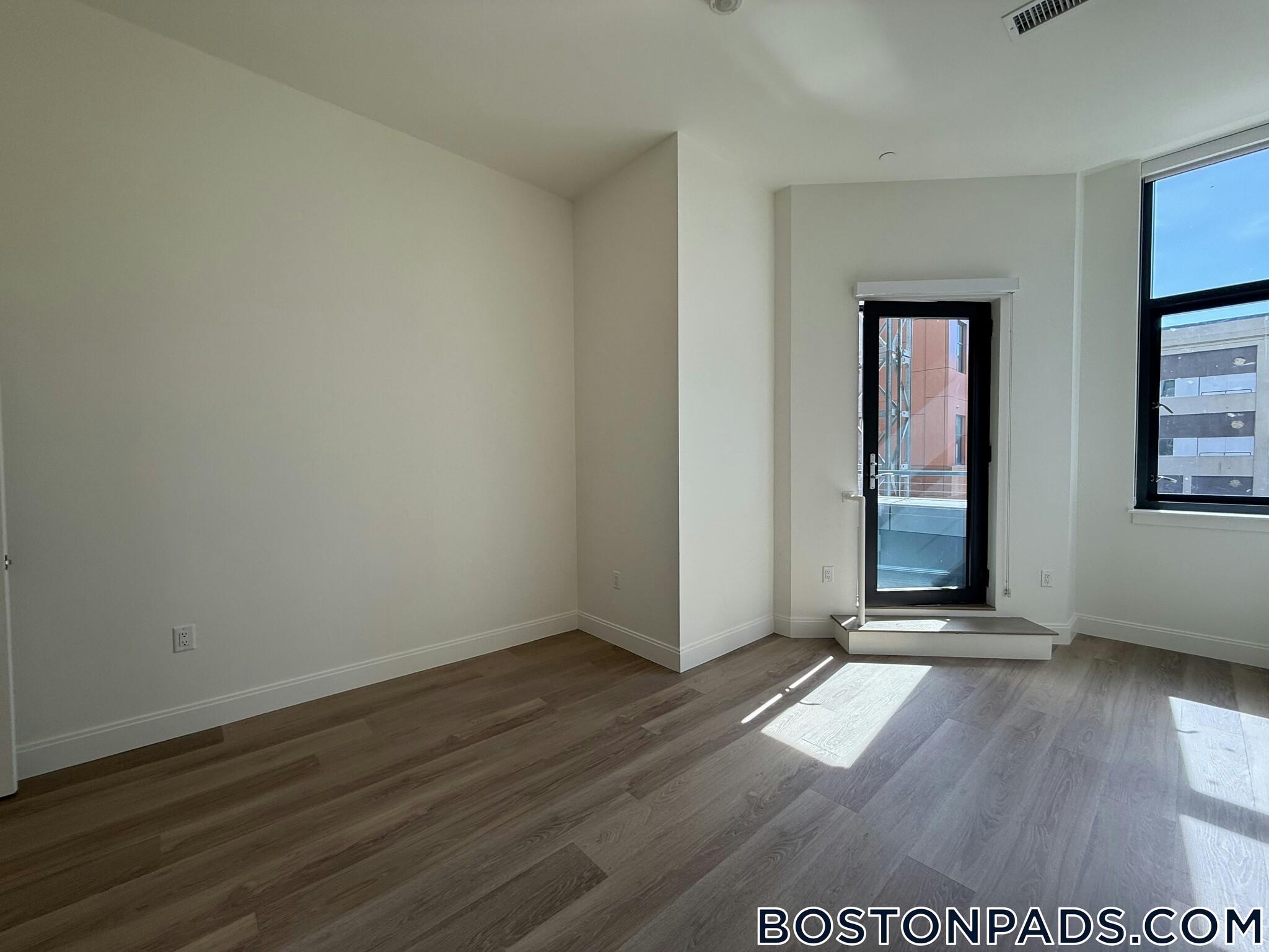 Building Photo - 1079 Commonwealth Ave