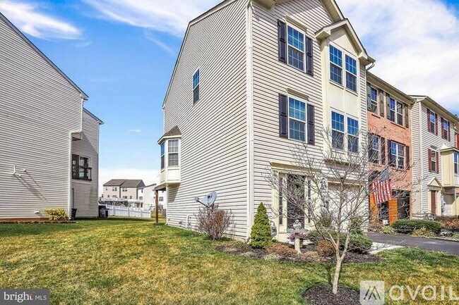 Building Photo - 822 Blossom Dr