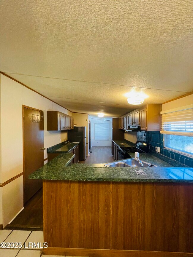 Building Photo - 153 Middlefield Cir