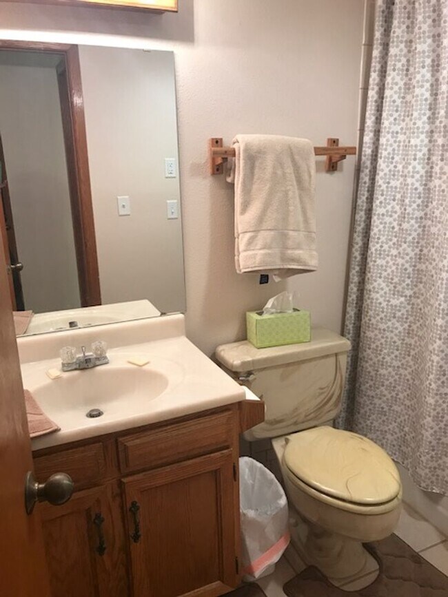 Building Photo - 1 Bedroom Condo Near CU Campus