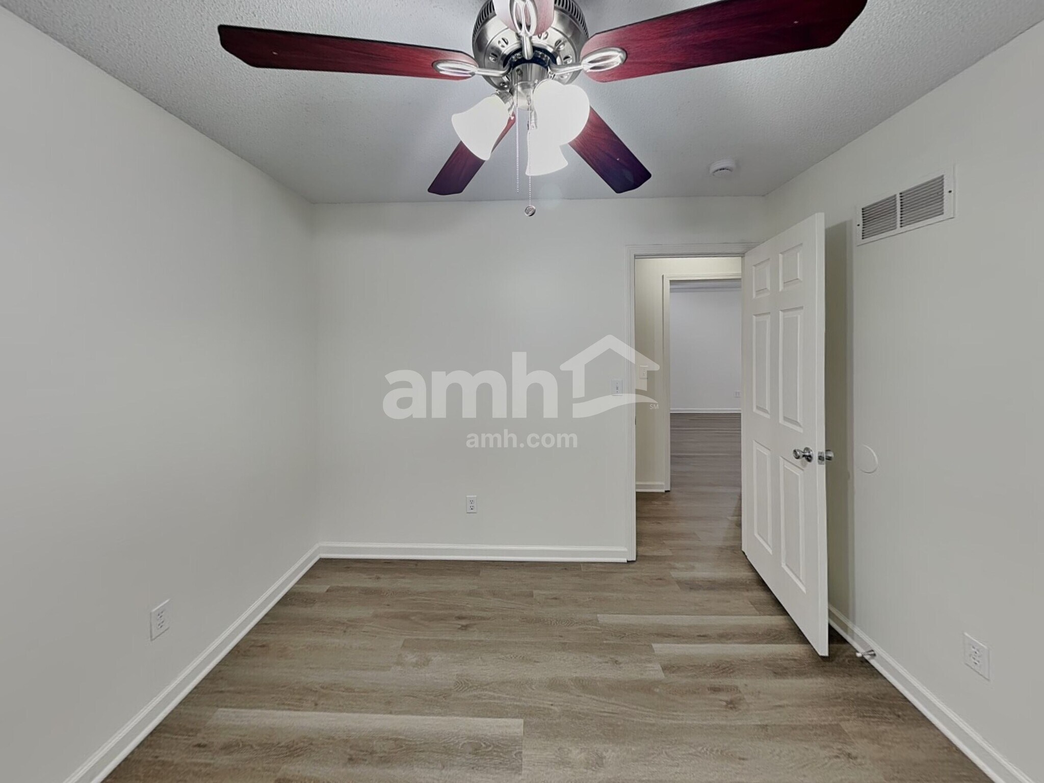 Building Photo - 11202 N Lewis Ave