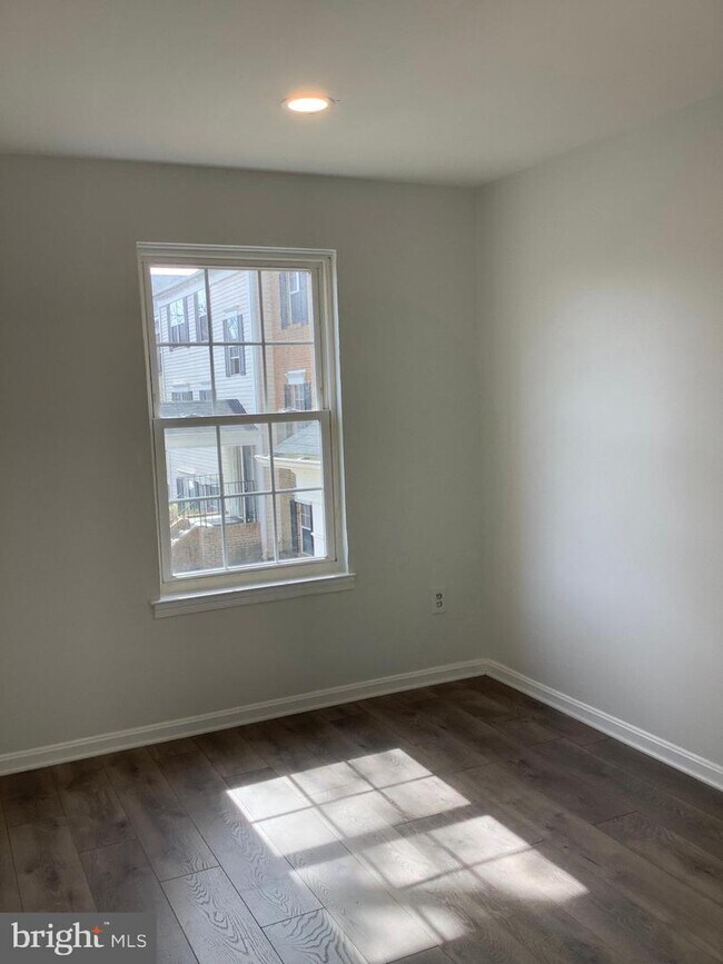 Building Photo - 12 Normandy Square Ct