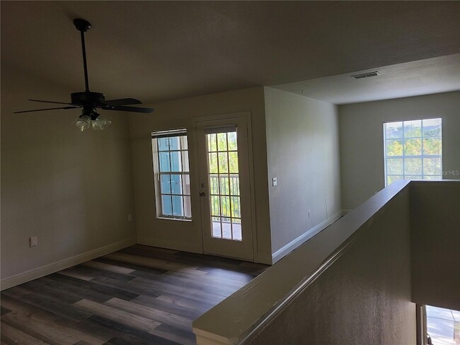 Building Photo - 8911 Manor Loop