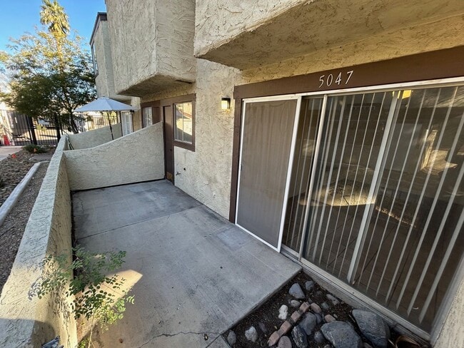 Building Photo - BRIGHT 2-BEDROOM CONDO NEAR LAS VEGAS LIVING