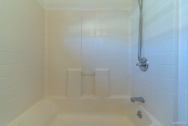 Building Photo - Immaculate 3bd/2.5 SF Home With Upstairs O...