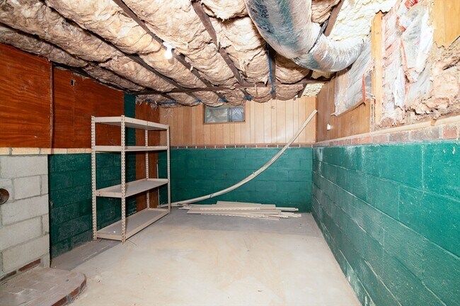 Building Photo - 45 Tainter St