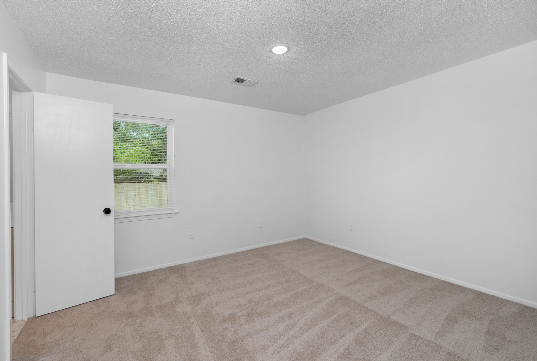 Building Photo - 5340 Lakeview Cv
