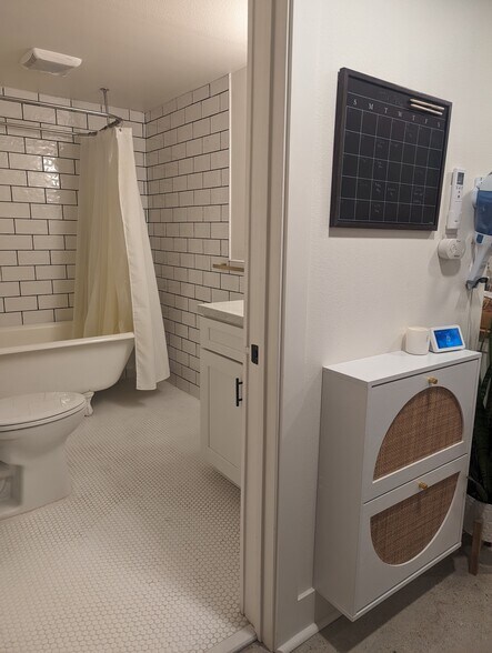 Downstairs unit - 732 Cedar Ave