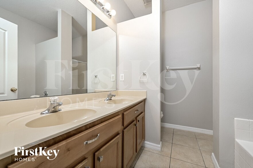 Building Photo - 200 Cabana View Way