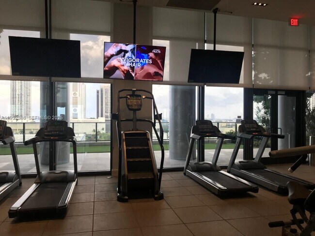 Building Photo - 1600 NE 1st Ave